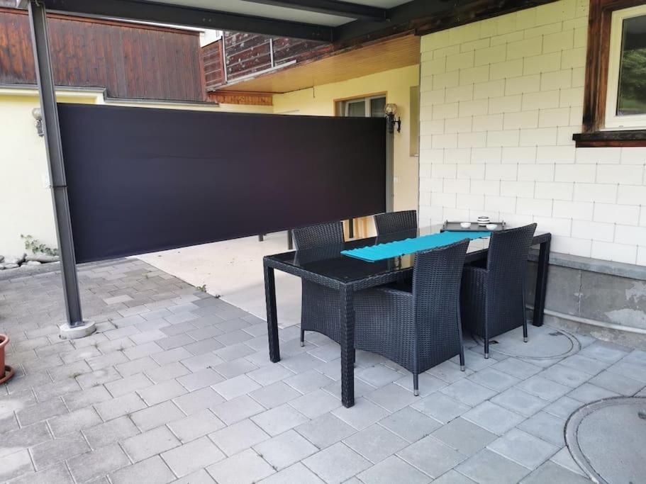 Schones Kleines Studio Mit Sitzplatz, Mitten Im Prattigau Jenaz Luaran gambar