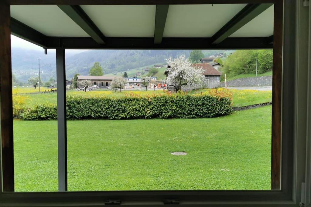 Schones Kleines Studio Mit Sitzplatz, Mitten Im Prattigau Jenaz Luaran gambar